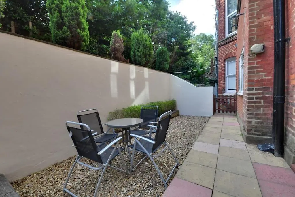 Chic Studio With Garden And 2 Min Walk To Beach Bournemouth